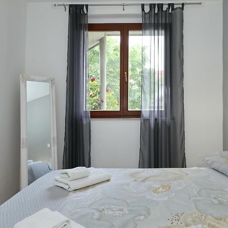 Apartment And Room Mare Задар Екстериор снимка