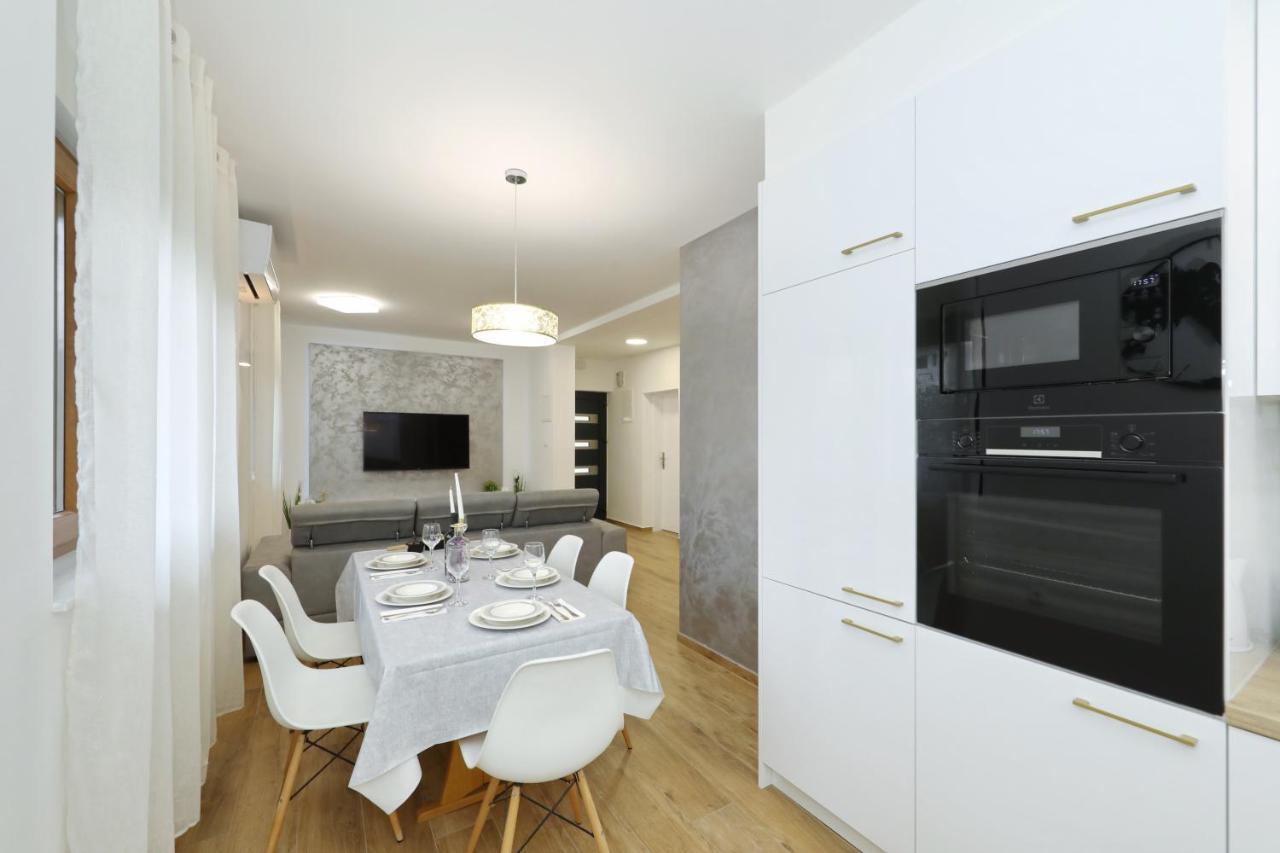 Apartment And Room Mare Задар Екстериор снимка
