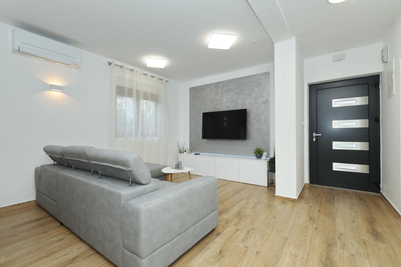 Apartment And Room Mare Задар Екстериор снимка