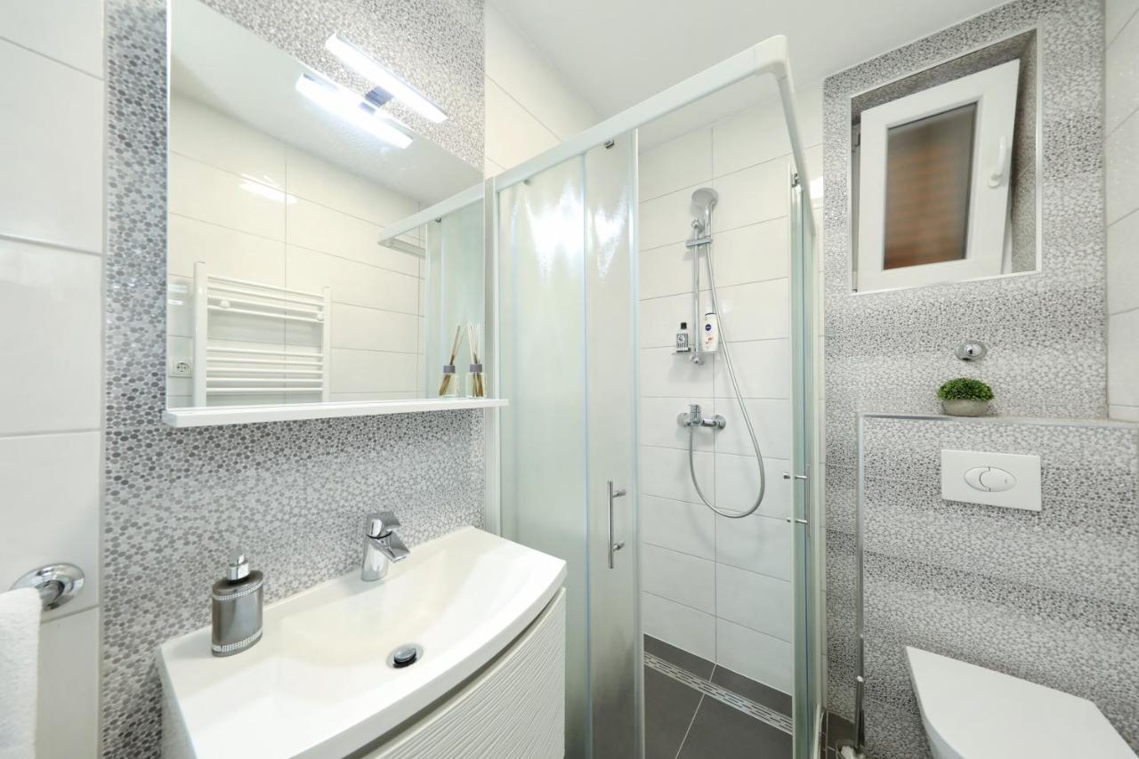 Apartment And Room Mare Задар Екстериор снимка