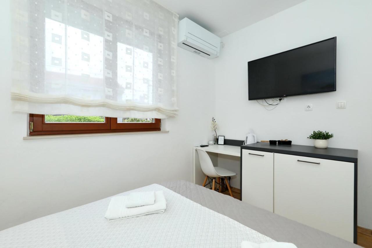 Apartment And Room Mare Задар Екстериор снимка