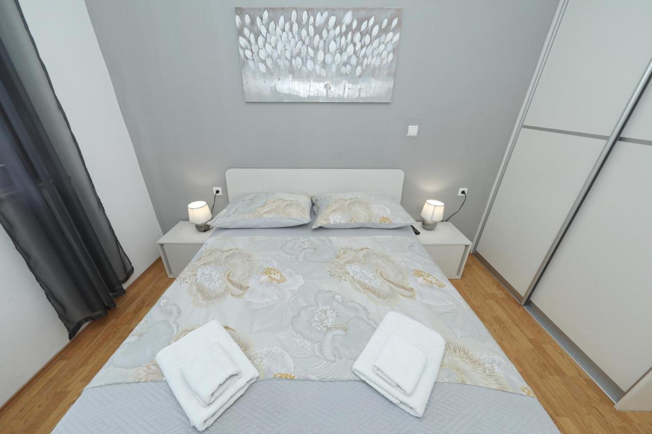 Apartment And Room Mare Задар Екстериор снимка