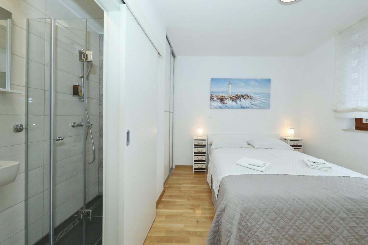 Apartment And Room Mare Задар Екстериор снимка