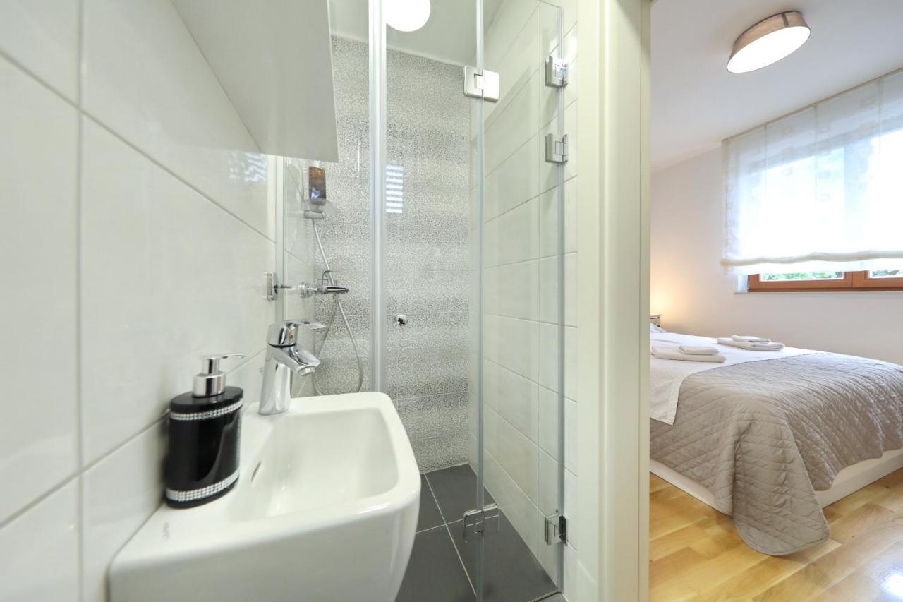 Apartment And Room Mare Задар Екстериор снимка