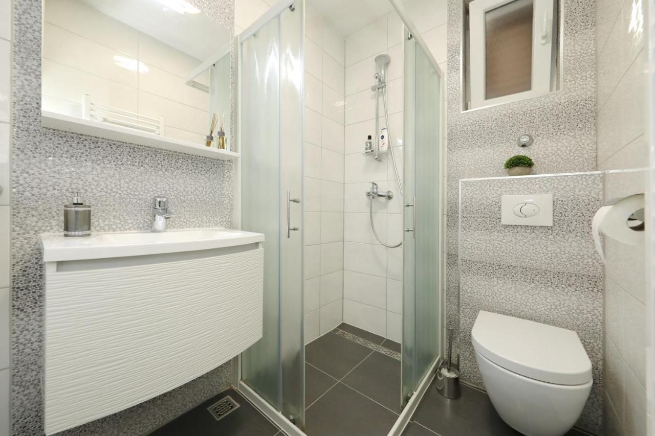 Apartment And Room Mare Задар Екстериор снимка