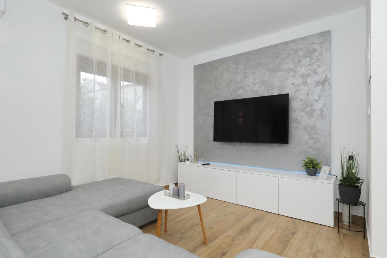 Apartment And Room Mare Задар Екстериор снимка