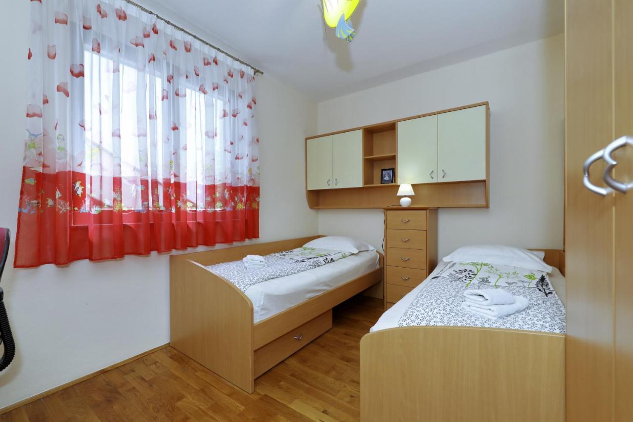 Apartment And Room Mare Задар Екстериор снимка