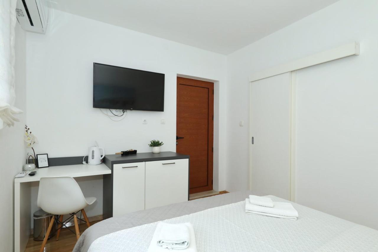 Apartment And Room Mare Задар Екстериор снимка